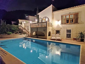 Villa mit großem Privatpool und herrlichem Meerblick mit 4 Schlafzimmern für bis zu 8 Personen